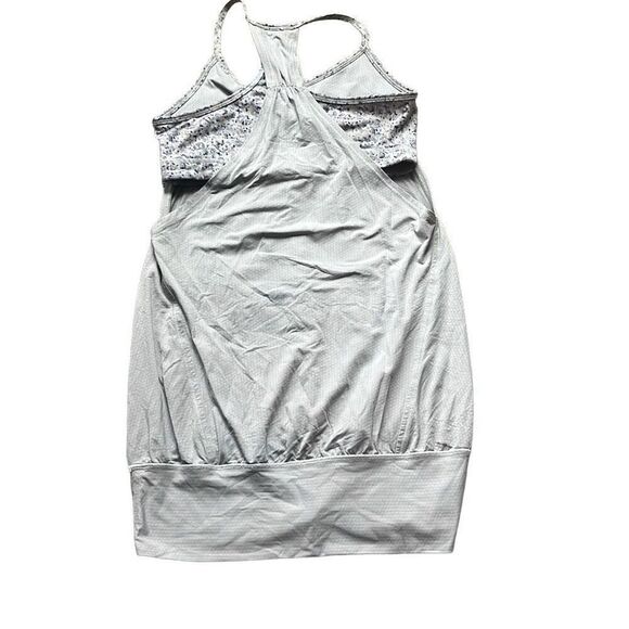Lululemon Size 4 Gray Silver Floral No Limits Built in Bra Banded Tank Top Gym - Picture 3 of 8